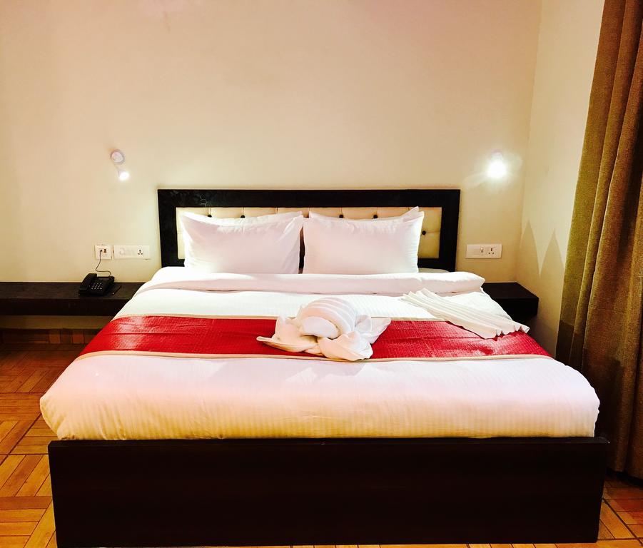 The Park Residency Hotel Greater Noida Buitenkant foto