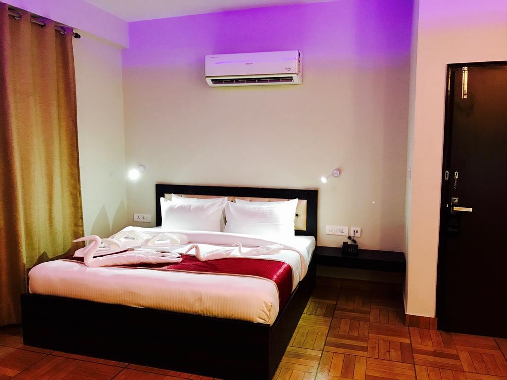 The Park Residency Hotel Greater Noida Buitenkant foto