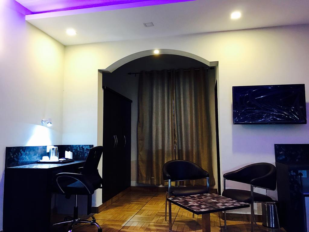 The Park Residency Hotel Greater Noida Buitenkant foto