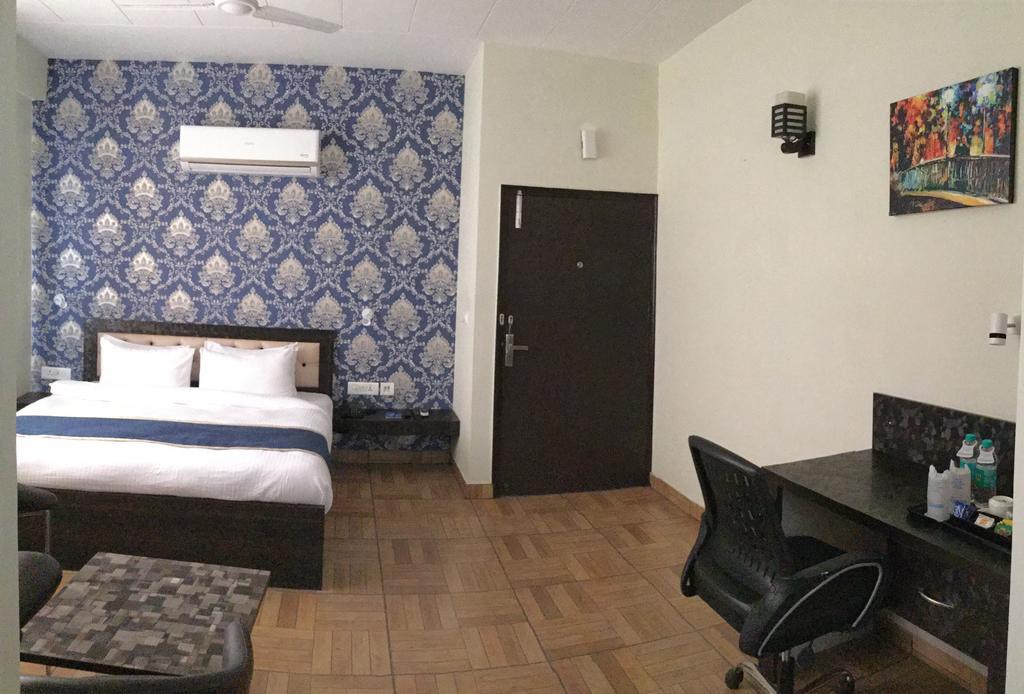 The Park Residency Hotel Greater Noida Buitenkant foto