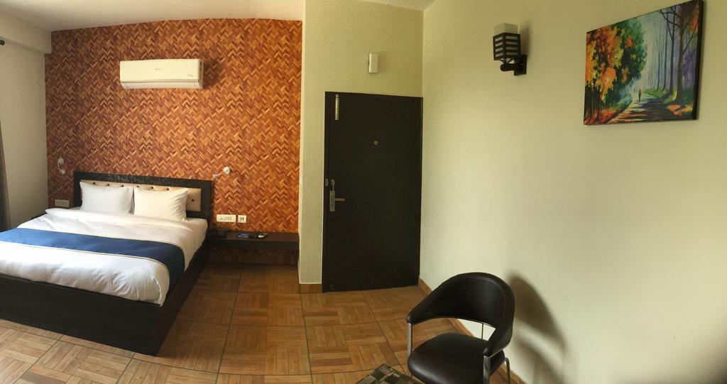 The Park Residency Hotel Greater Noida Buitenkant foto
